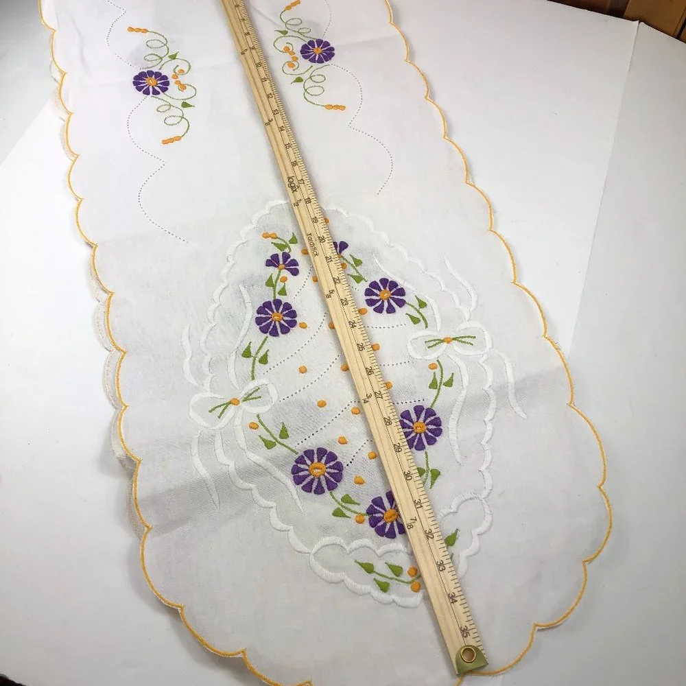 European Vintage (80's) Embroidered Floral & Scalloped Table Runner Cottagecore